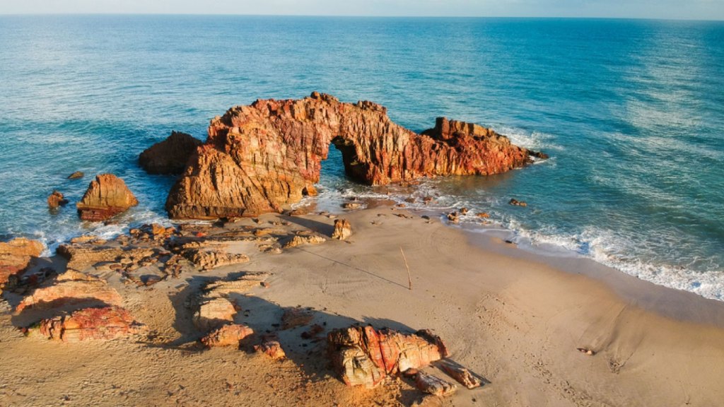 Foto aérea da Pedra furada, Ceará.