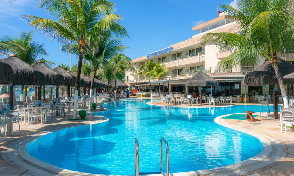 Área de lazer externa do Esmeralda Praia Hotel.