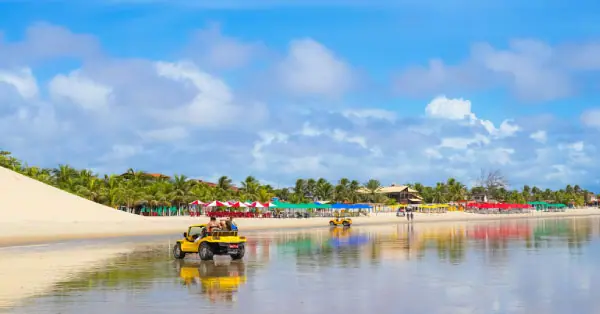 Buggy à beira-mar na Praia de Genipabu