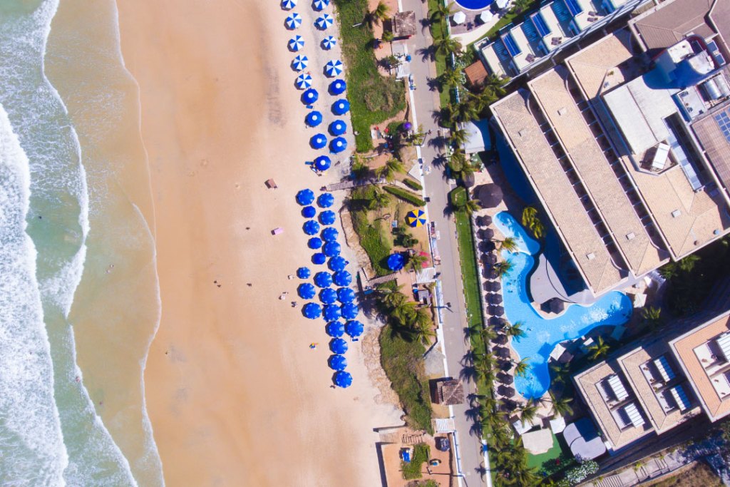 Imagem aérea do Esmeralda Praia Hotel, em Ponta Negra, Natal-RN.