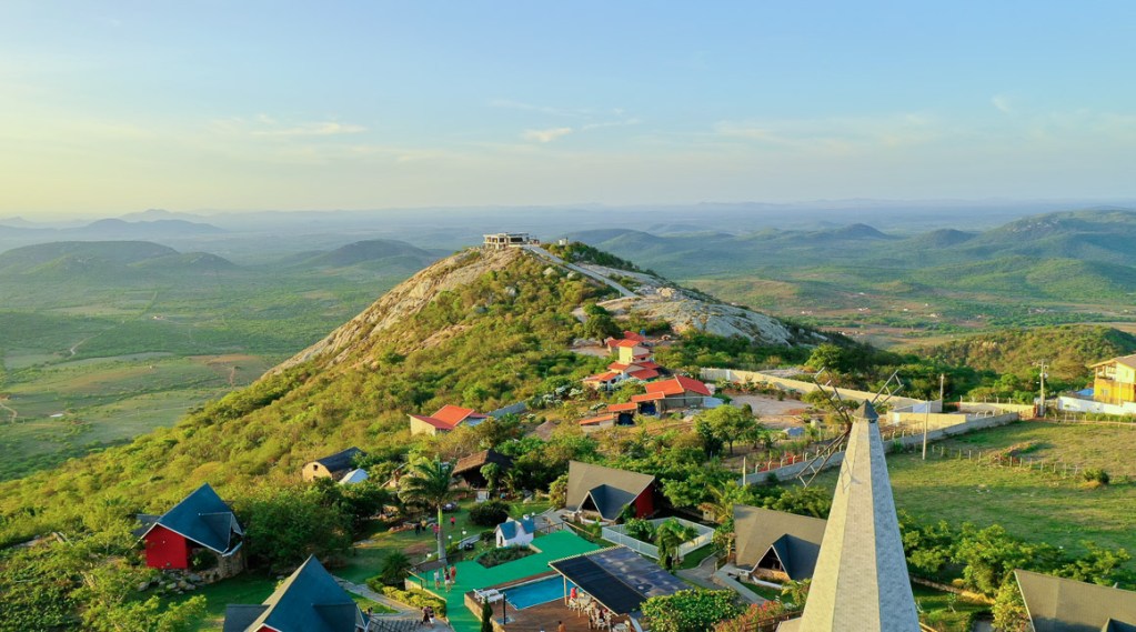 Vista áerea do Monte das Gameleiras no Pôr do Sol.