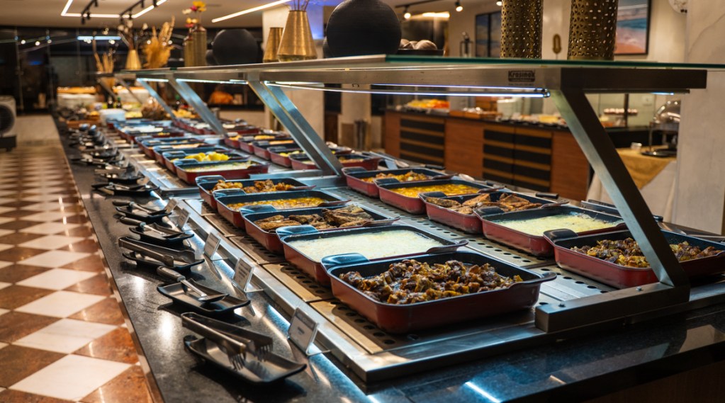 Foto do Buffet do Jantar Temático do Esmeralda Praia Hotel.